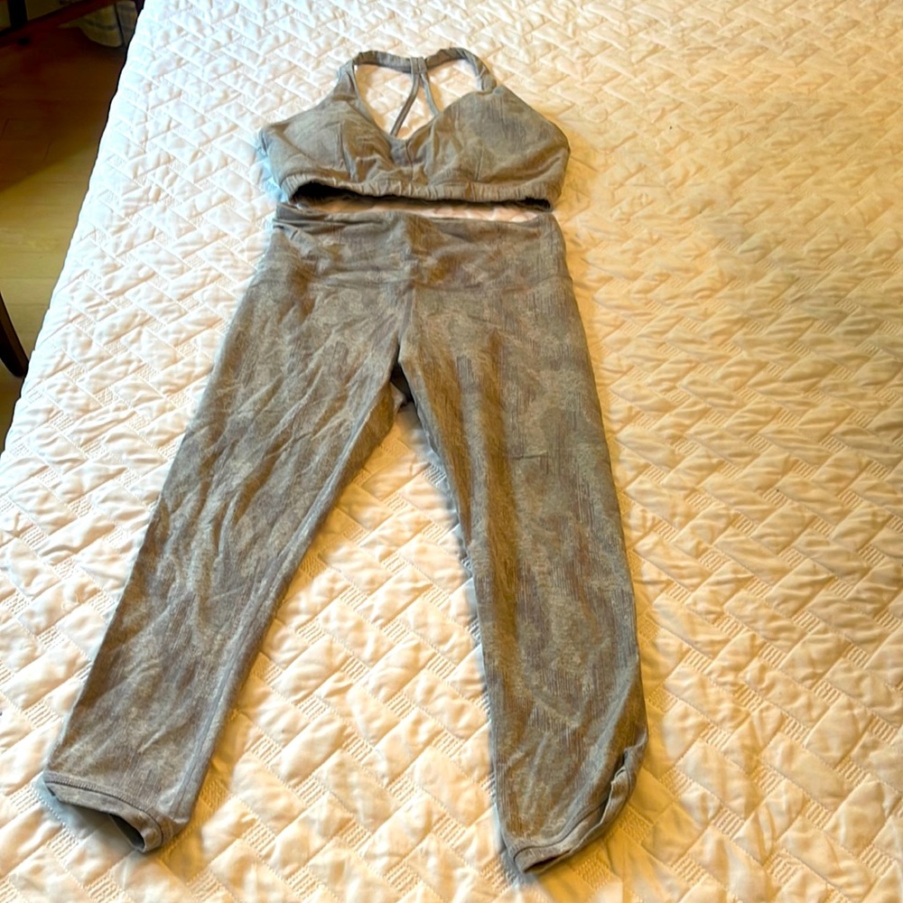 Athleta women’s matching bra and leggings grey